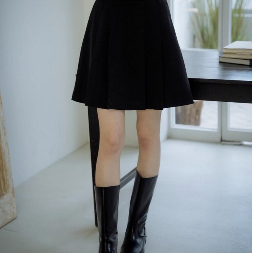Black Pleats Skirt